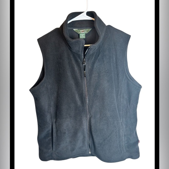 Woolrich Jackets & Blazers - Woolrich 100% Polyester Black Fleece Zip Up Vest Size XL